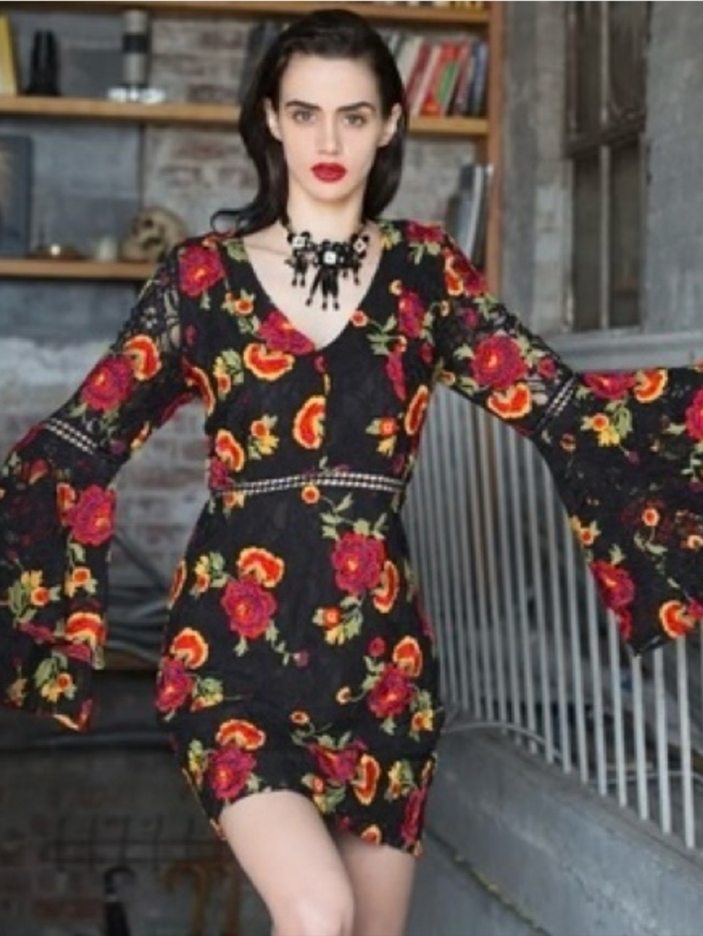 Alexia Admor Size Small Black & Red Floral Embroidered Goth Bell Sleeve Preowned - Picture 3 of 13